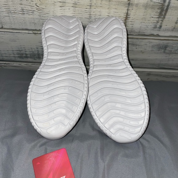 2 PAIRS OF ATHLETIC GYM SHOES! - Picture 2 of 11